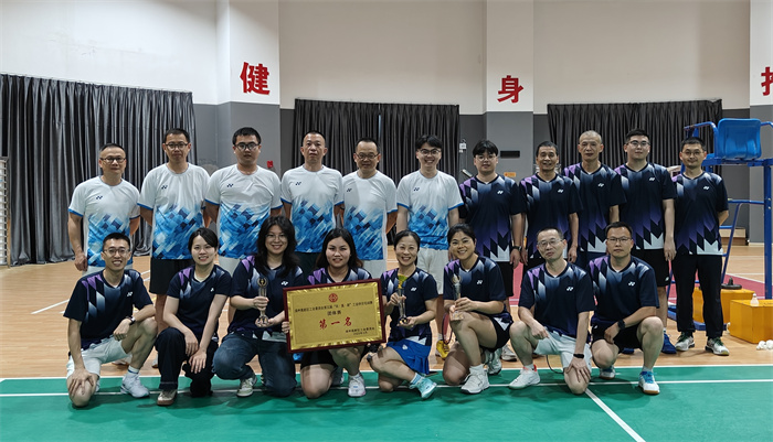 片仔癀代表隊獲得漳州高新區第五屆“羽?高?新”工會杯羽毛球賽團體賽冠軍